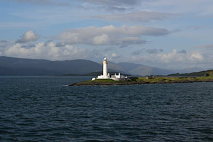 Ein Leuchtturm in Schottland an der Westküste