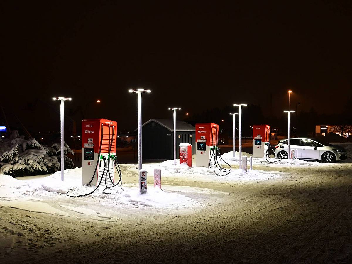 Eine Ladestation in Schweden im Winter