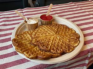 Waffeln an Bord des Zuges in Norwegen