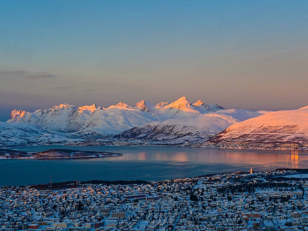 Sonnenaufgang über Tromsø im Winter