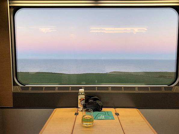 Abendlicht über der Nordsee, gesehen aus dem Club Car des Caledonian Sleeper