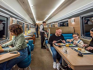 Das Club Car im Caledonian Sleeper