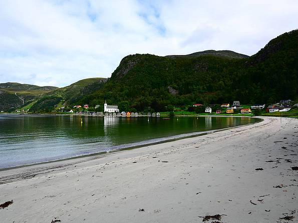 Der Sandstrand von Selje in Fjordnorwegen