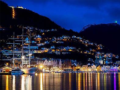 Bergen im Advent bei Nacht 