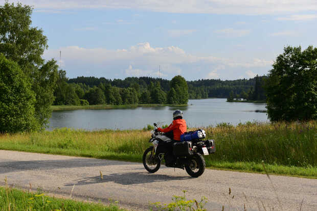 Mit dem Motorrad im hügeligen Süden Estlands