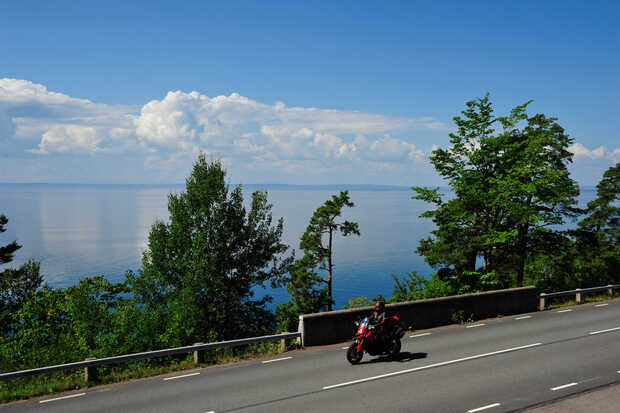 Panorama-Küstenkreuzfahrt mit dem Motorrad