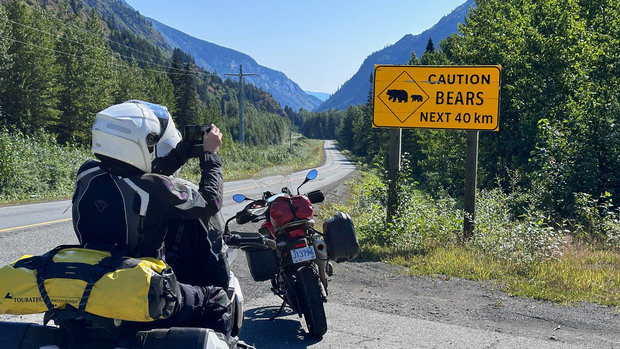 Warnung vor Wild - auf Motorradtour in Kanada immer wichtig zu beherzigen